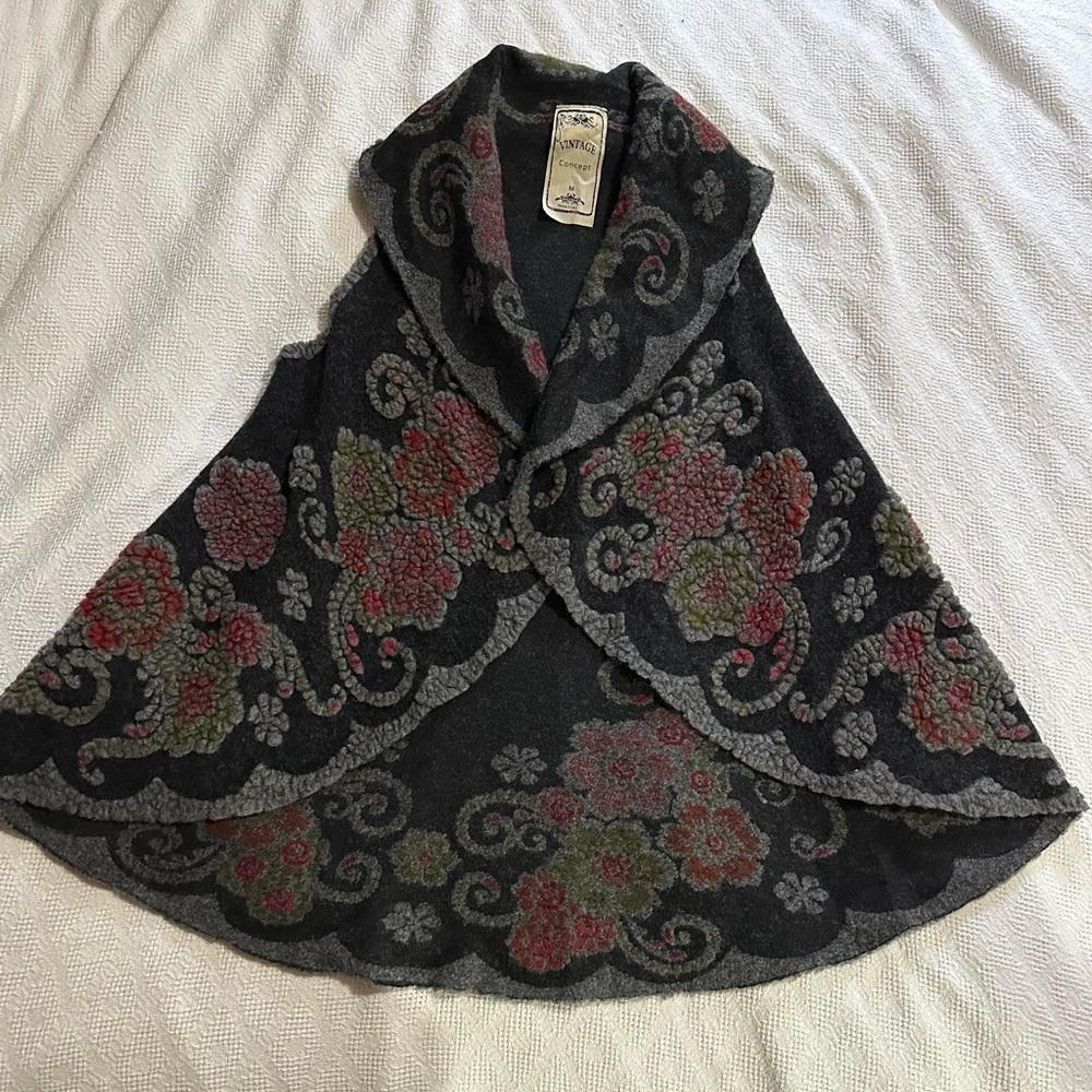 Elegant Floral Patterned Waterfall Vest